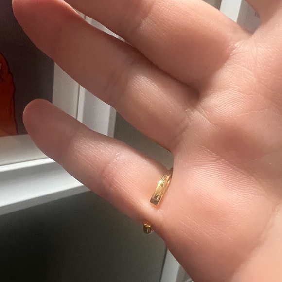 Sold! Louis Vuitton LV & Me "U" Ring Gold Plated - Picture 4 of 5